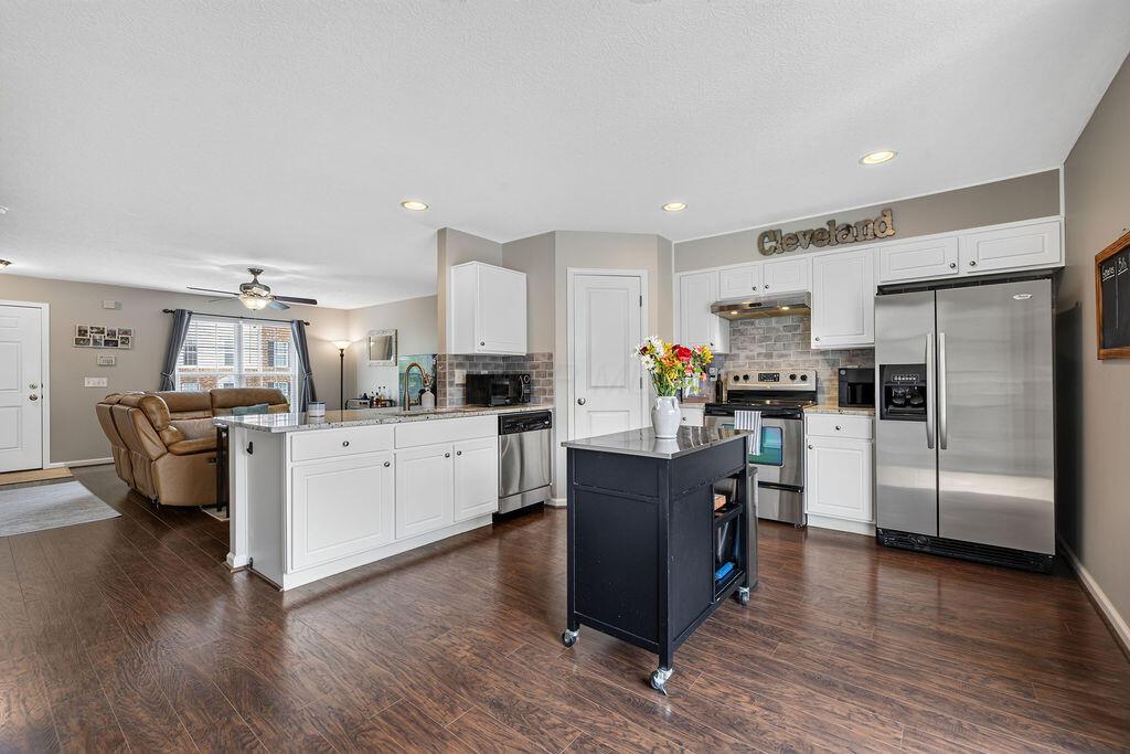 5547 Crystal Falls Street, 46
