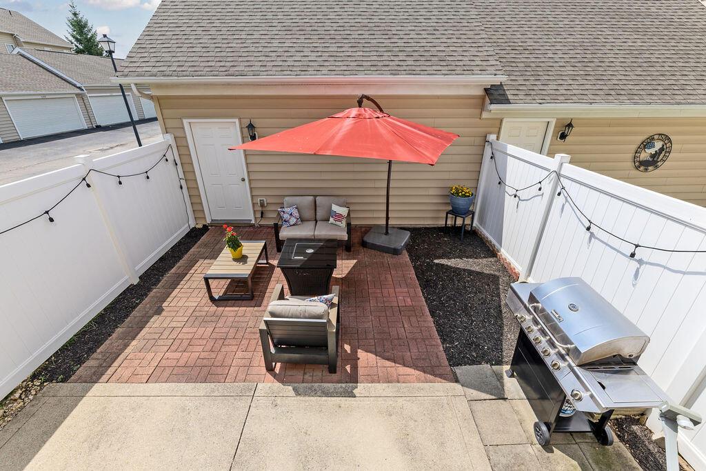 5547 Crystal Falls Street, 46