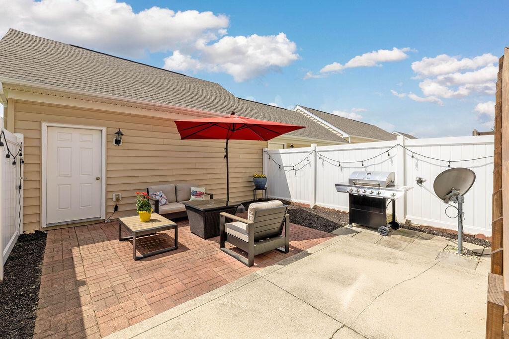 5547 Crystal Falls Street, 46