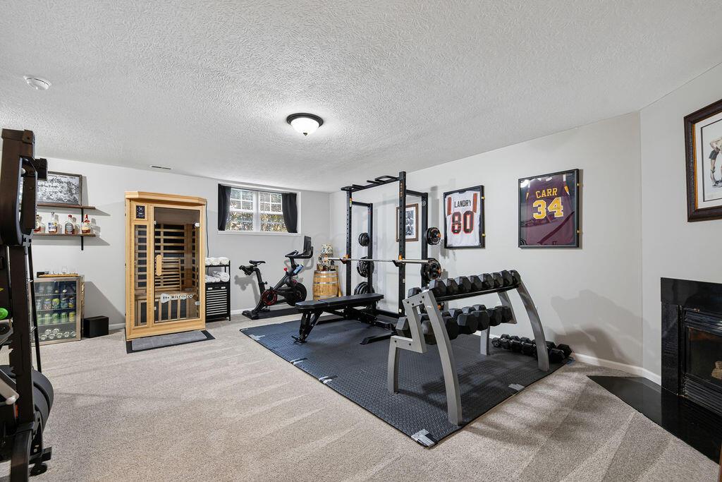 5547 Crystal Falls Street, 46