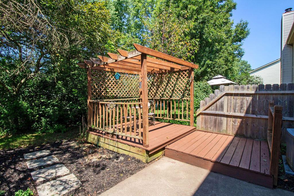 8393 Cliffthorne Way