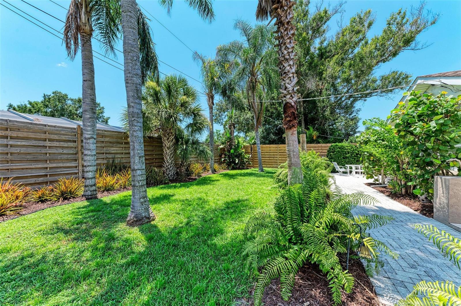 4552 BARTON DR