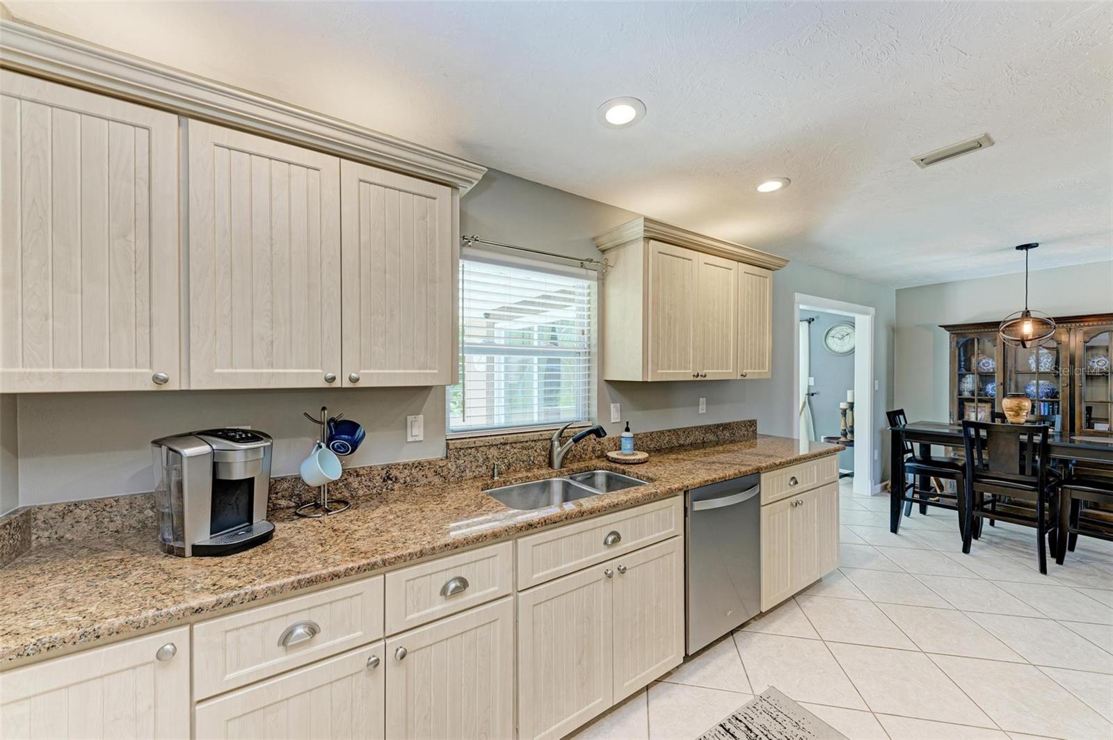 4552 BARTON DR