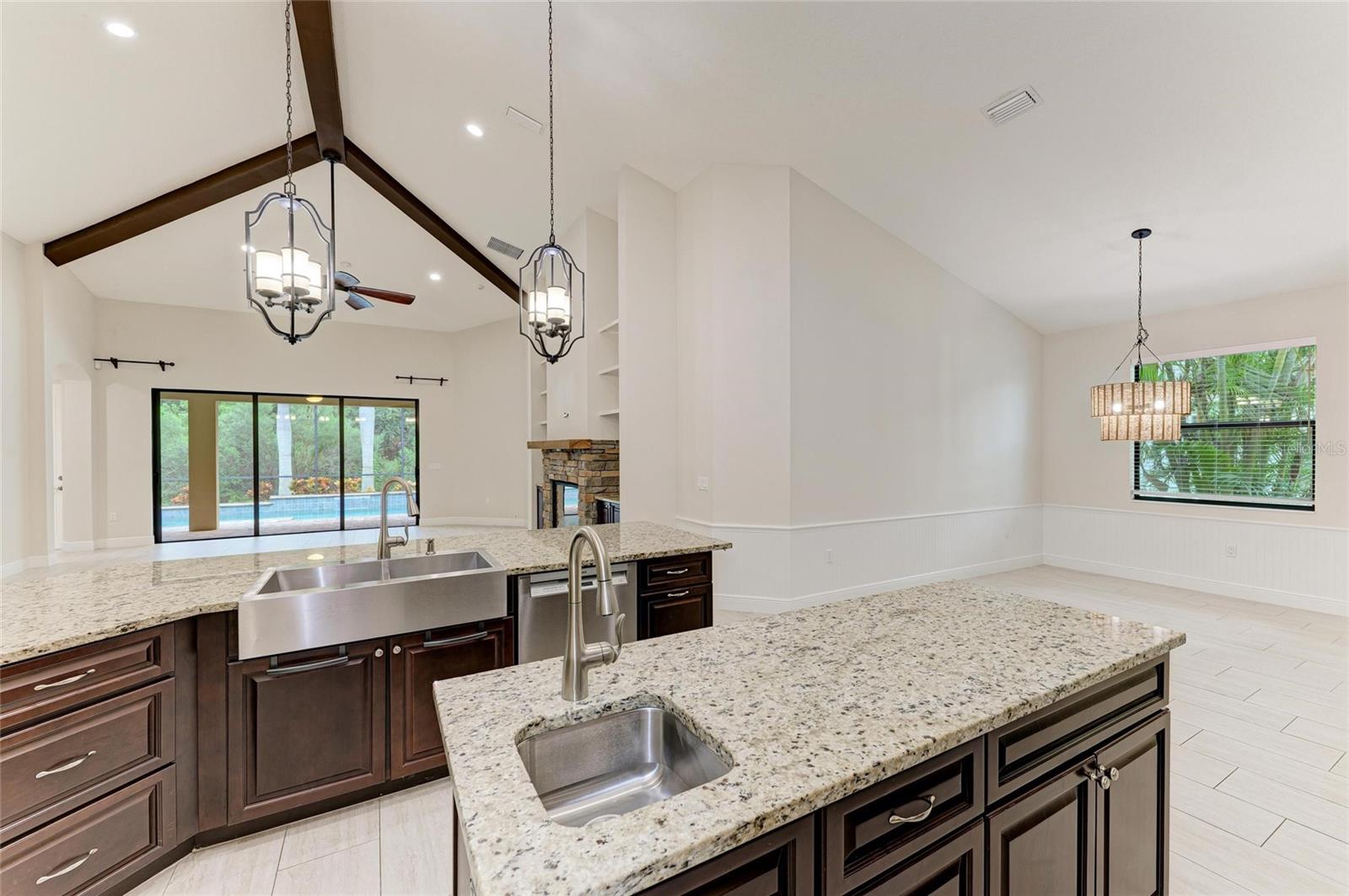 535 HONEYFLOWER LOOP