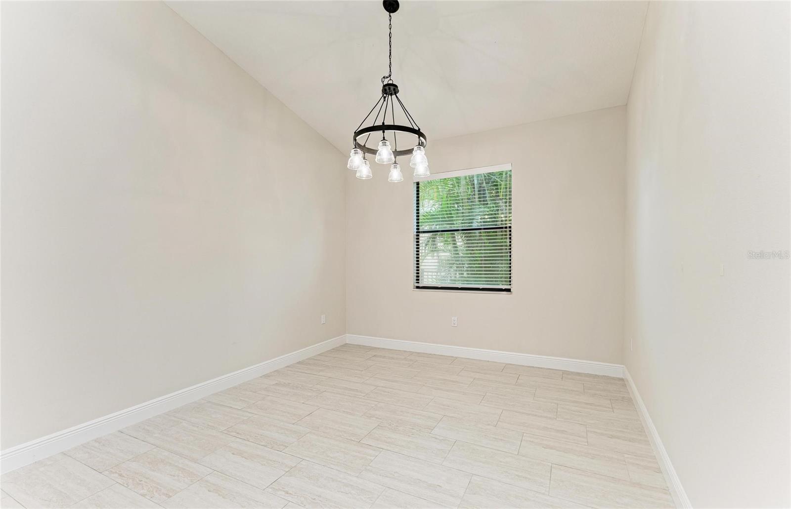 535 HONEYFLOWER LOOP