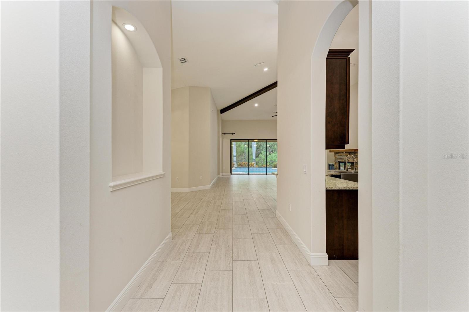 535 HONEYFLOWER LOOP