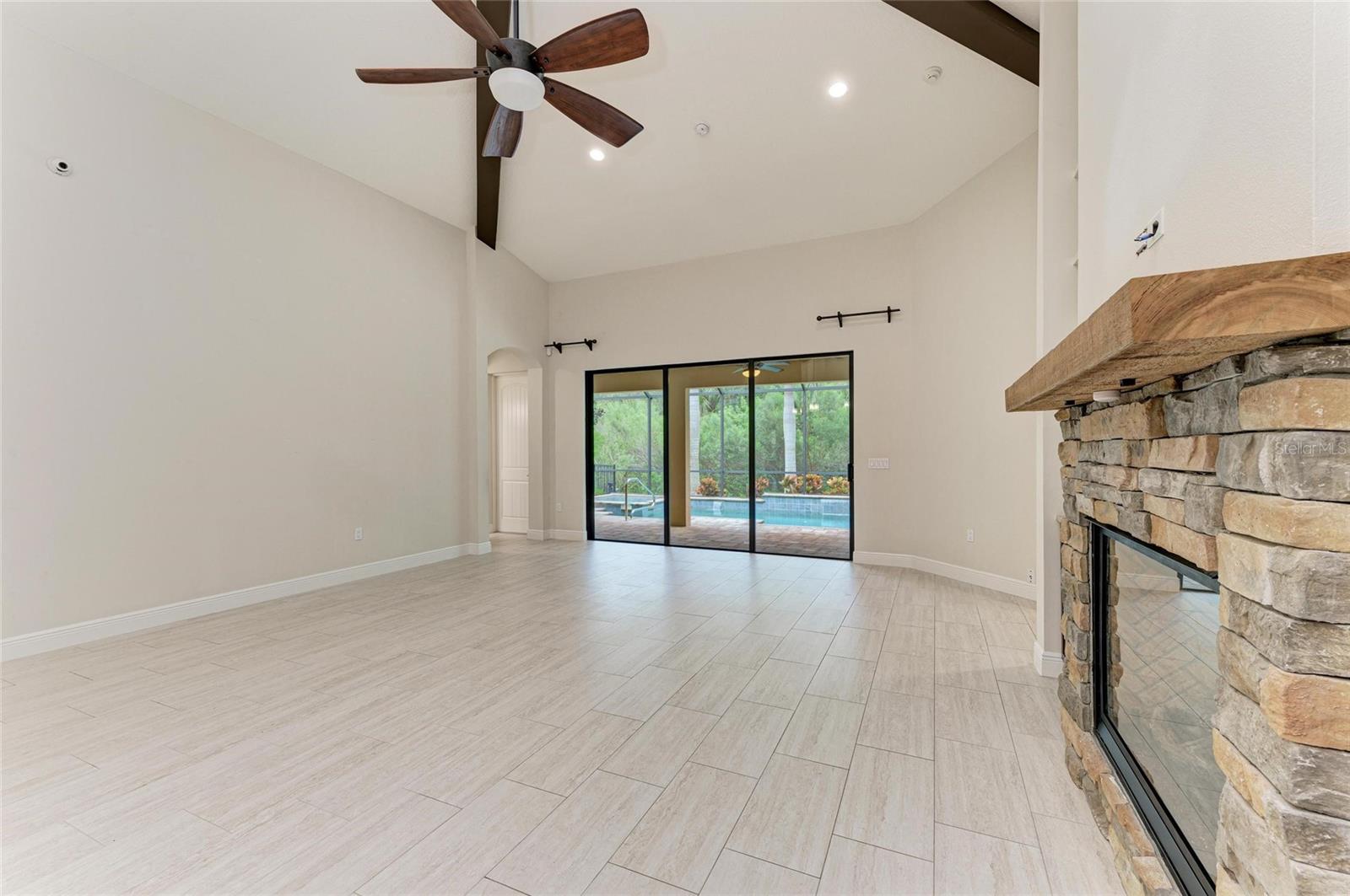 535 HONEYFLOWER LOOP