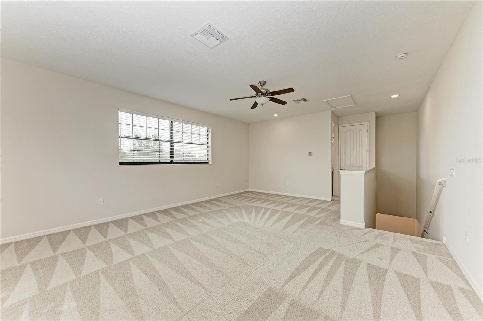 535 HONEYFLOWER LOOP