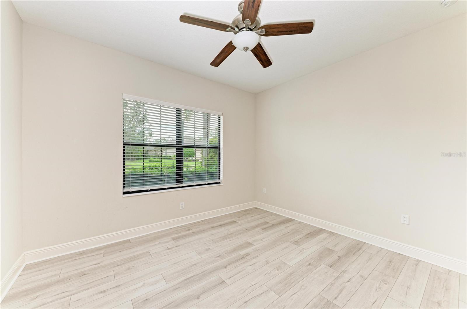 535 HONEYFLOWER LOOP