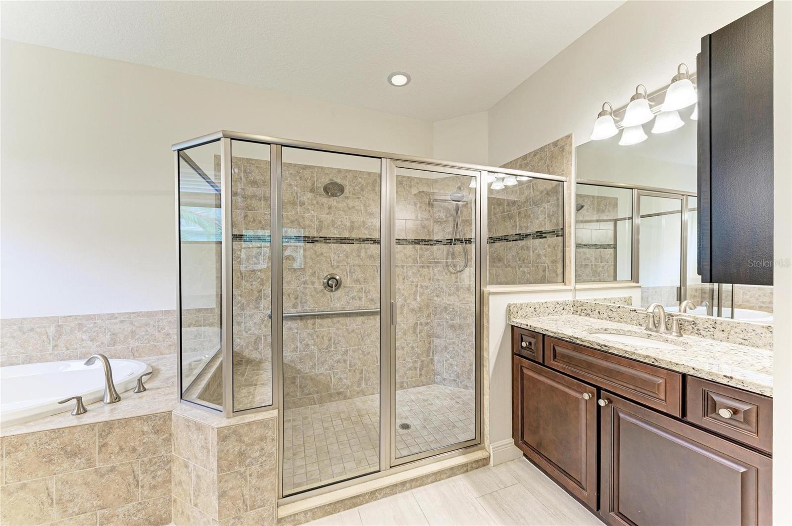 535 HONEYFLOWER LOOP