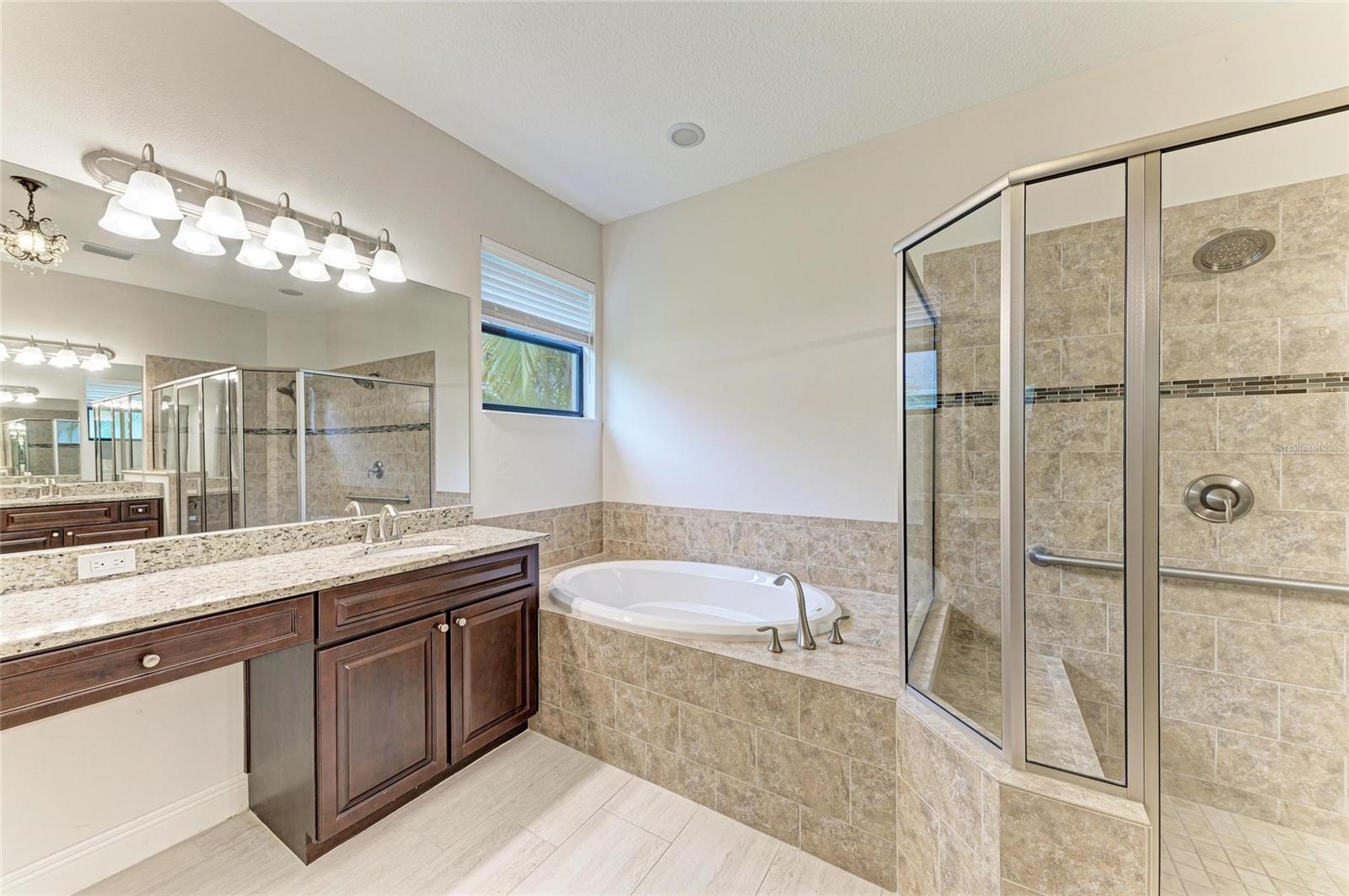 535 HONEYFLOWER LOOP