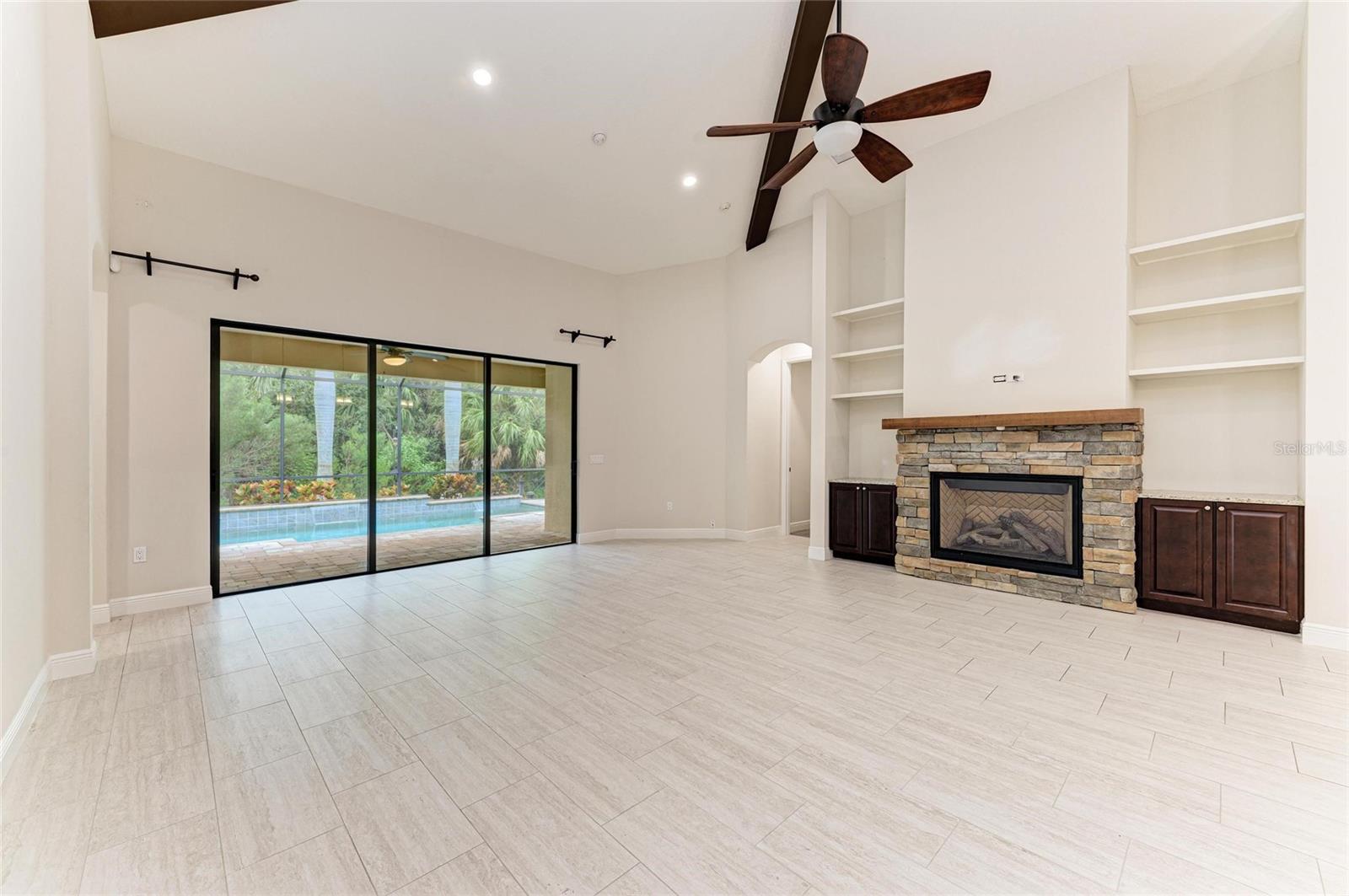 535 HONEYFLOWER LOOP