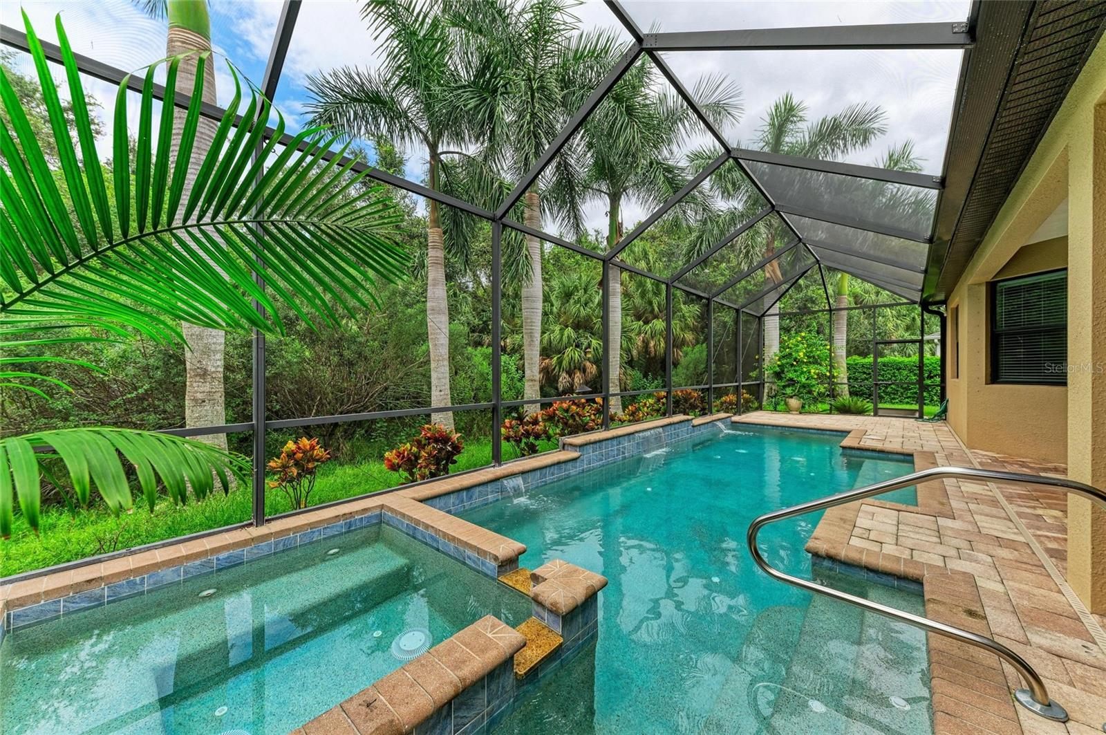 535 HONEYFLOWER LOOP