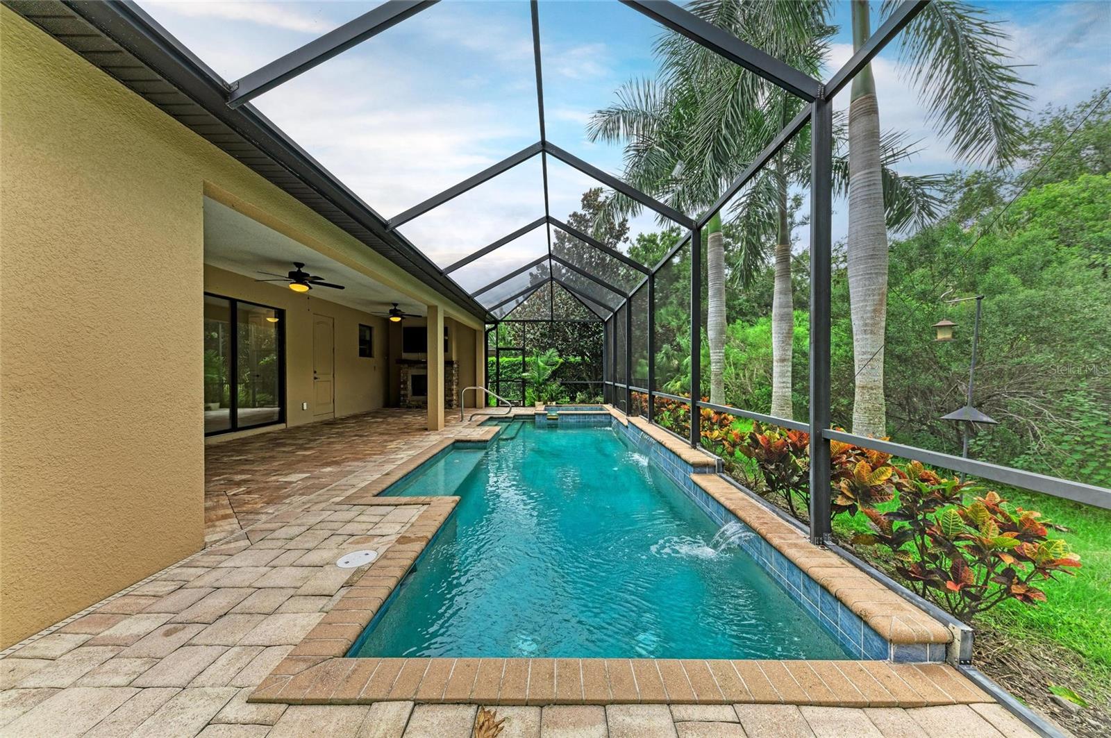 535 HONEYFLOWER LOOP