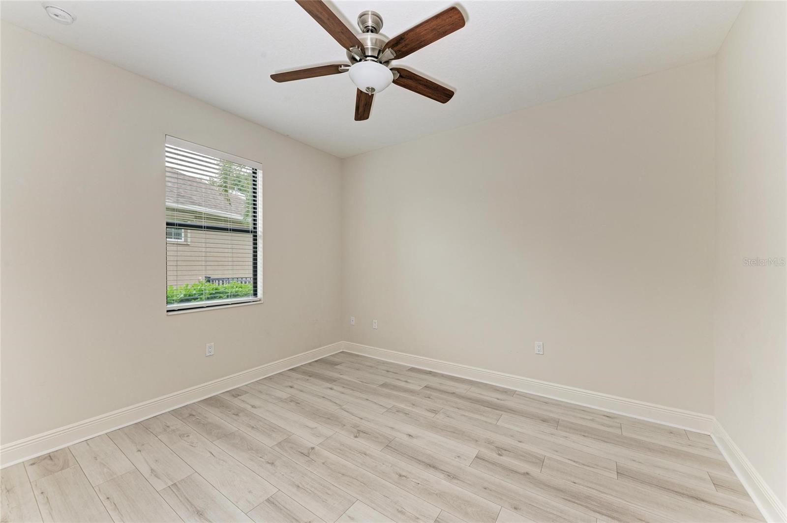 535 HONEYFLOWER LOOP