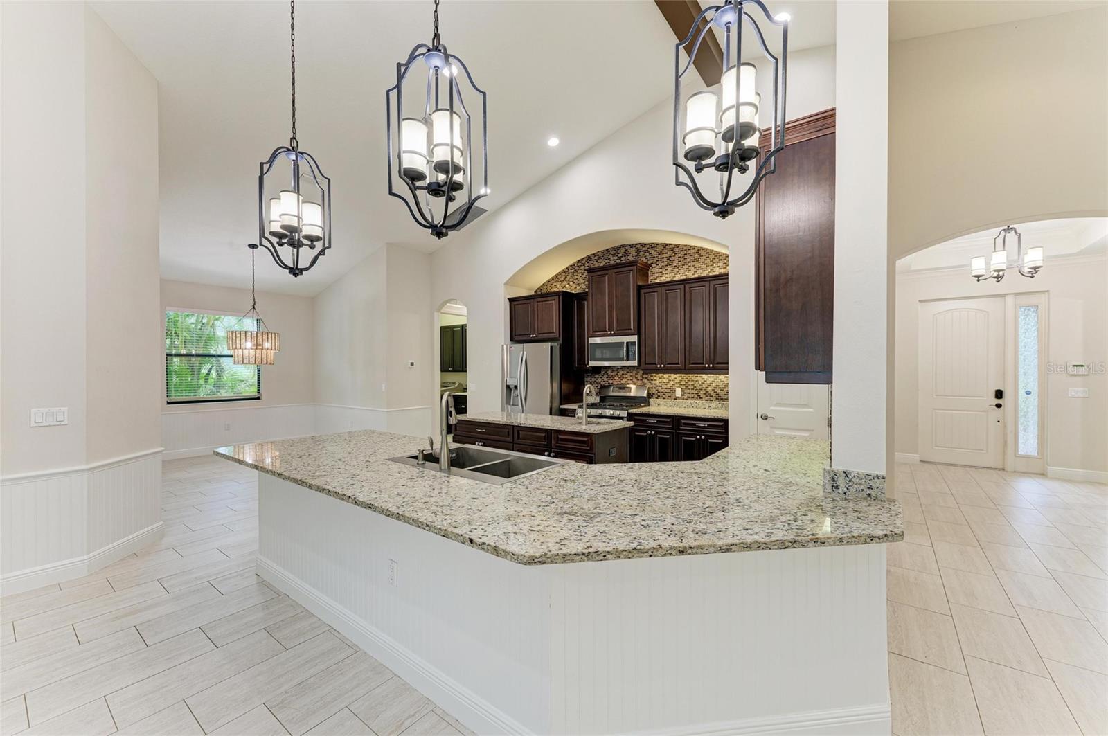 535 HONEYFLOWER LOOP