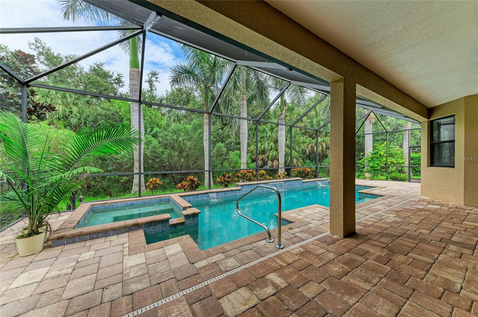 535 HONEYFLOWER LOOP