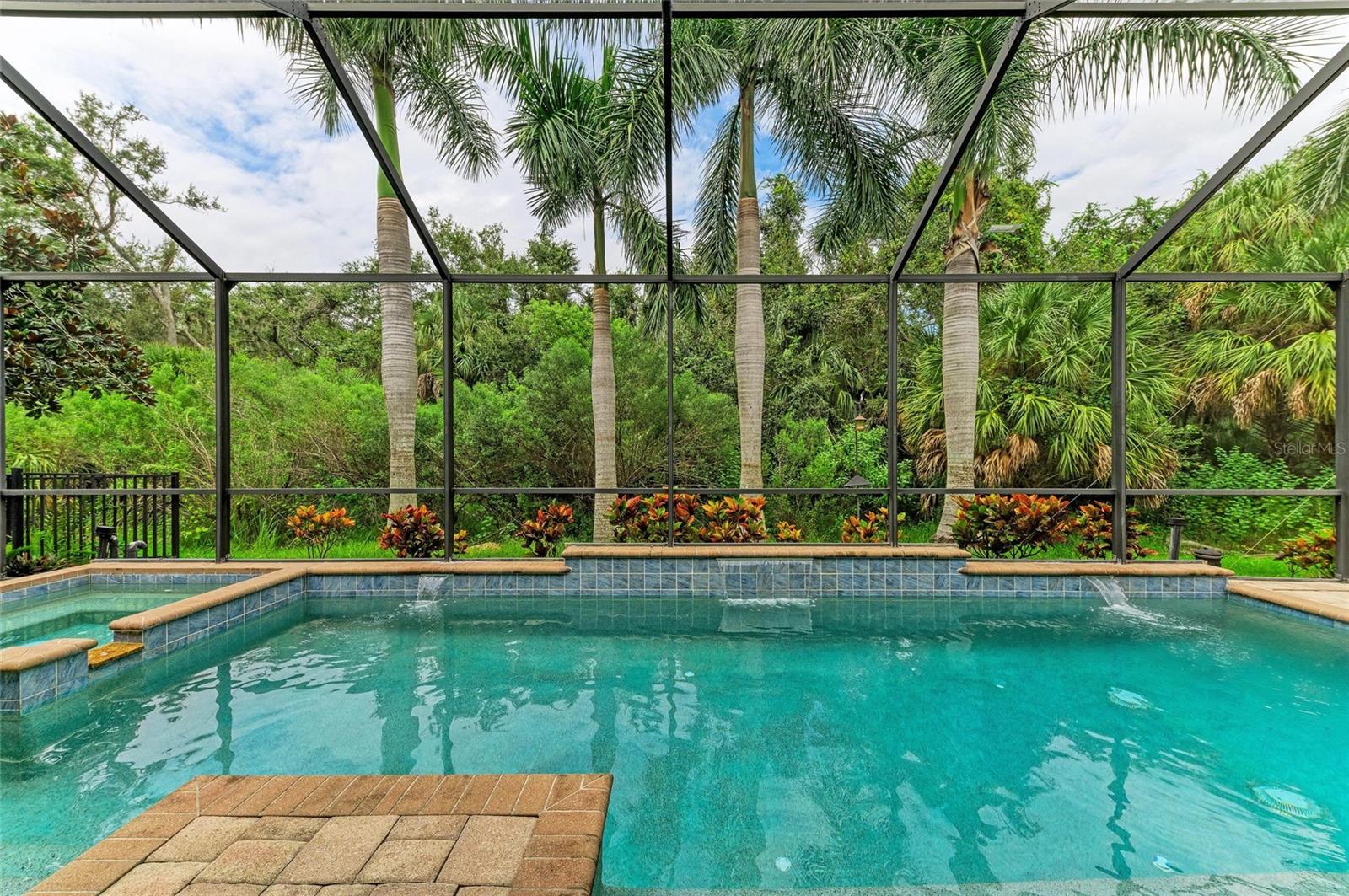 535 HONEYFLOWER LOOP