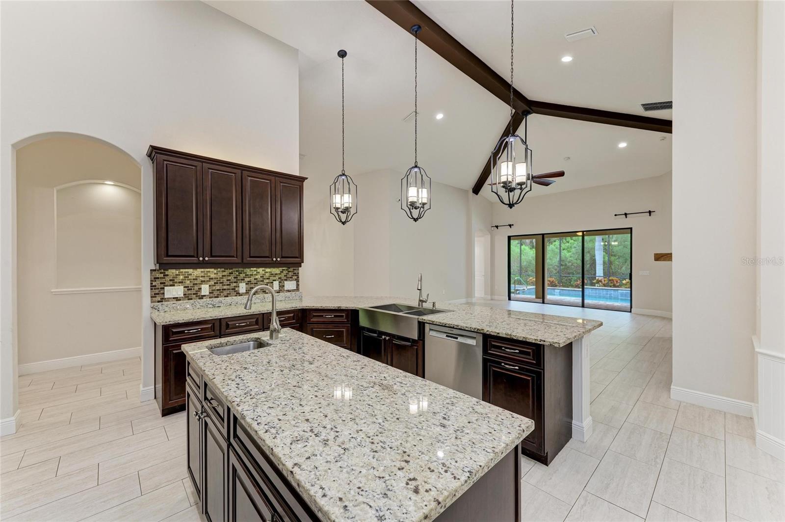 535 HONEYFLOWER LOOP