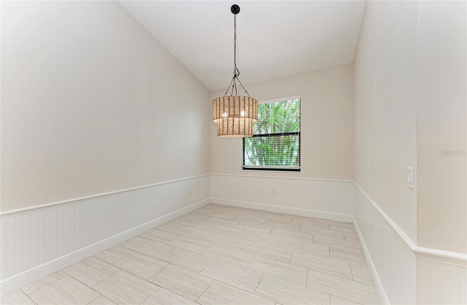 535 HONEYFLOWER LOOP