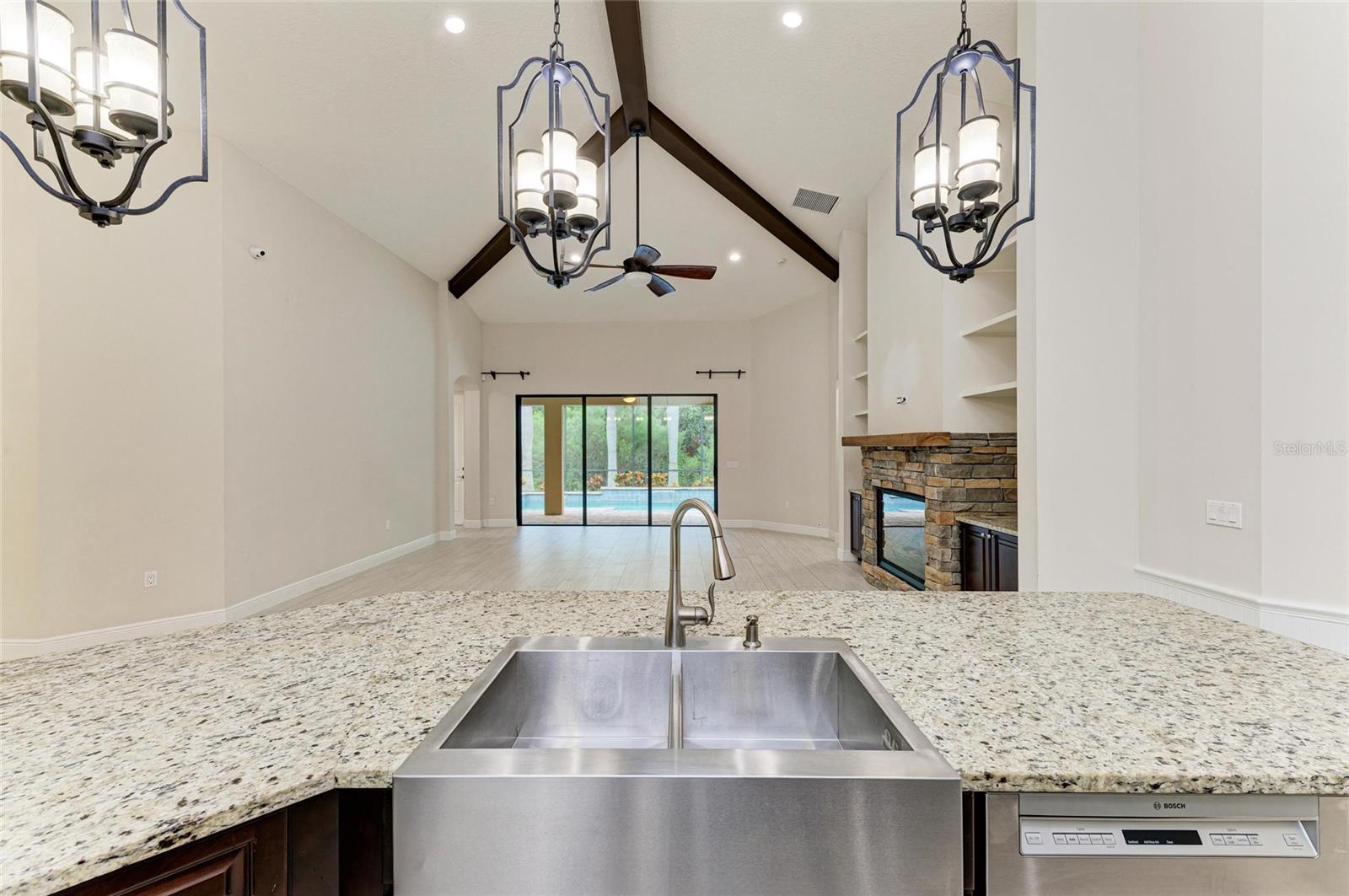 535 HONEYFLOWER LOOP