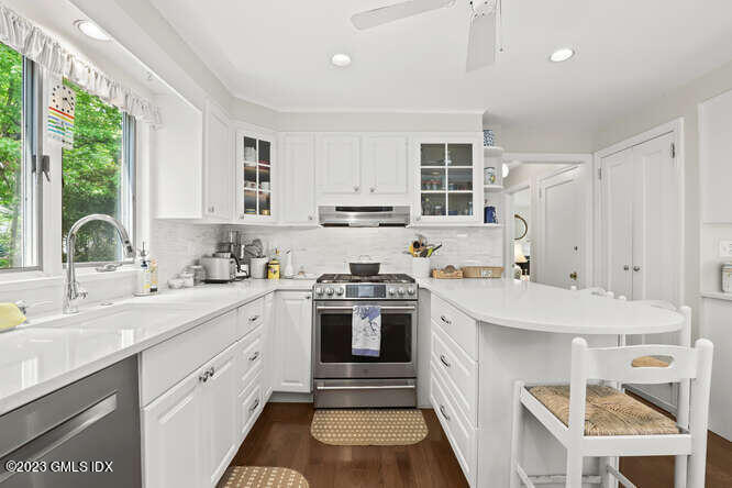 8 Grant Avenue