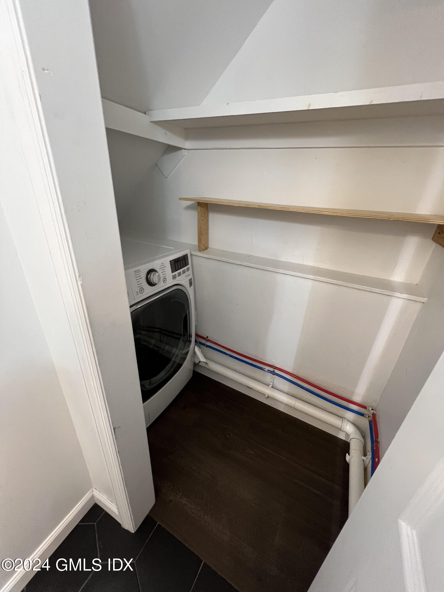 530 River Road, 3