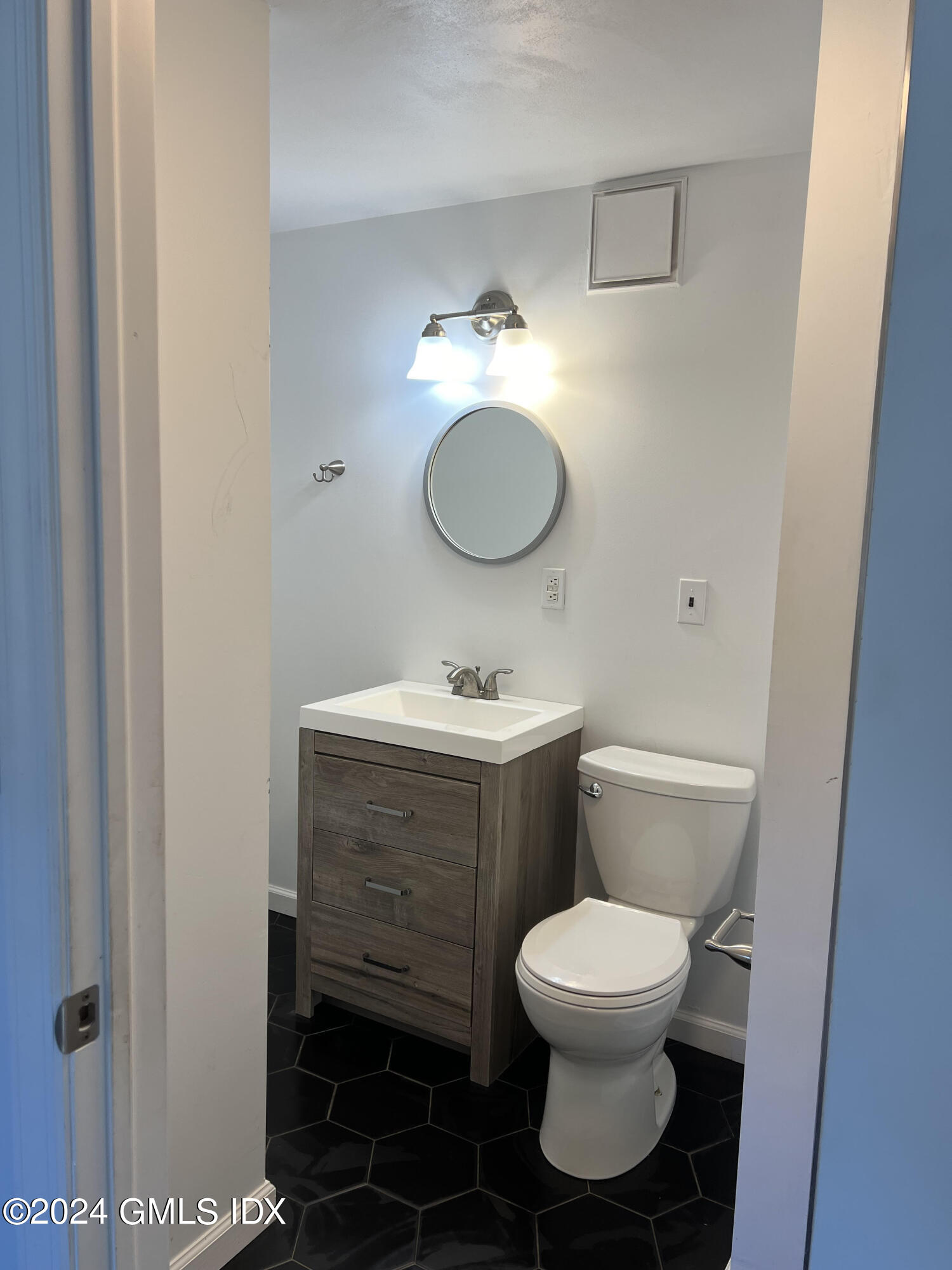 530 River Road, 3