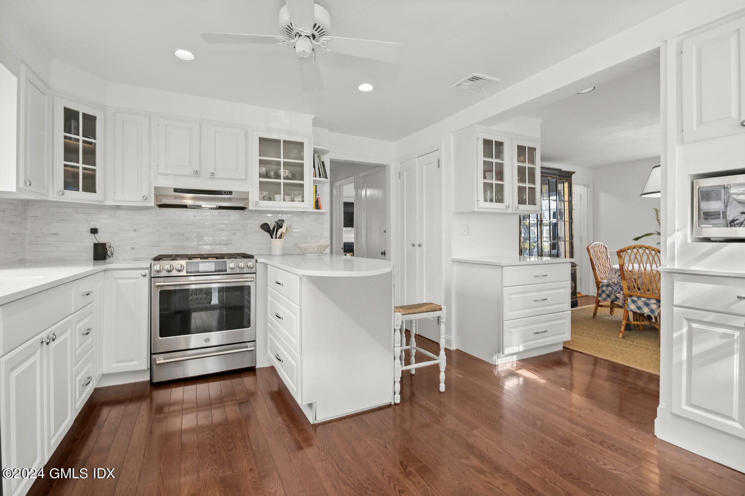 8 Grant Avenue