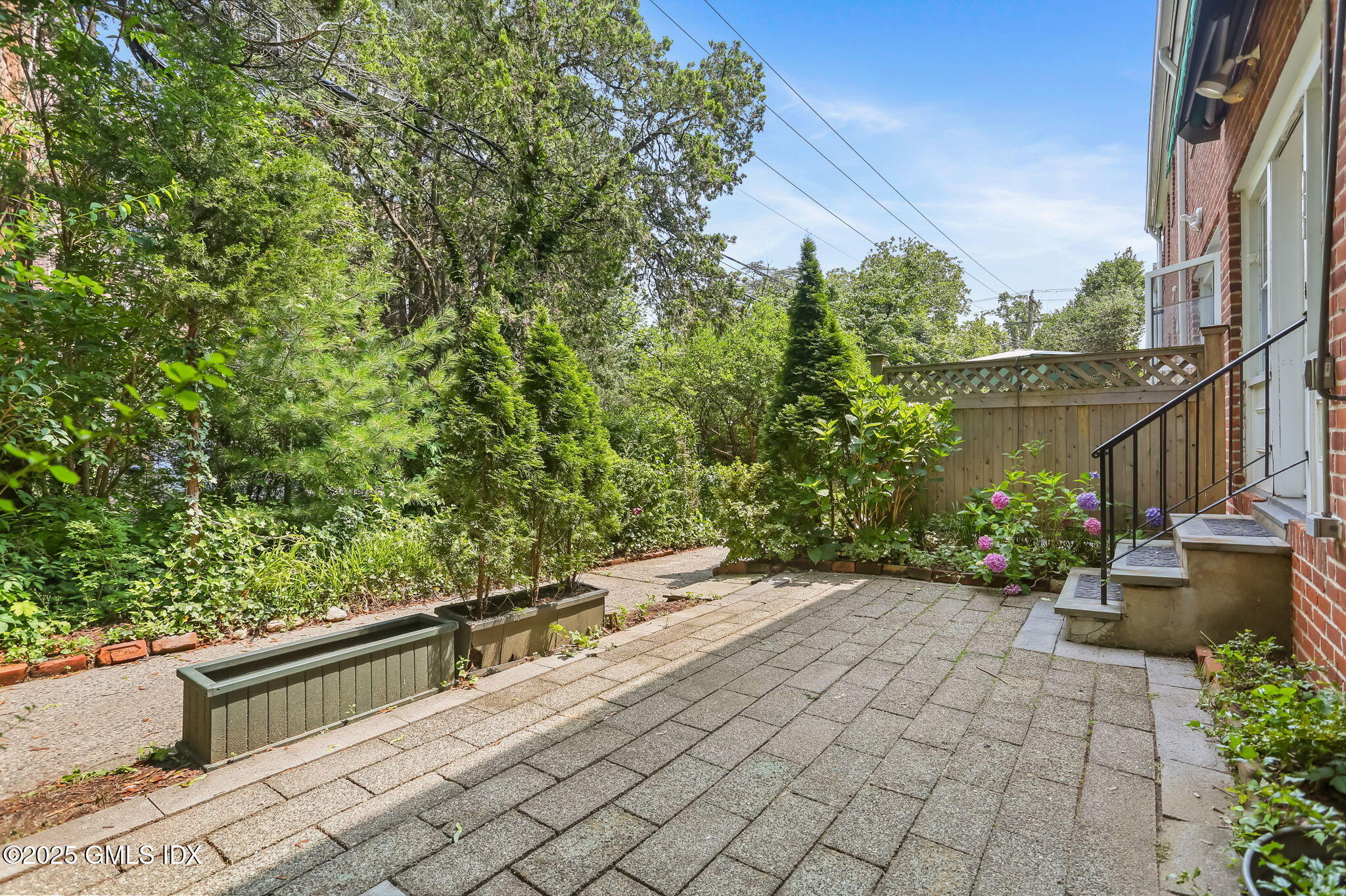 114 Putnam Park, 114