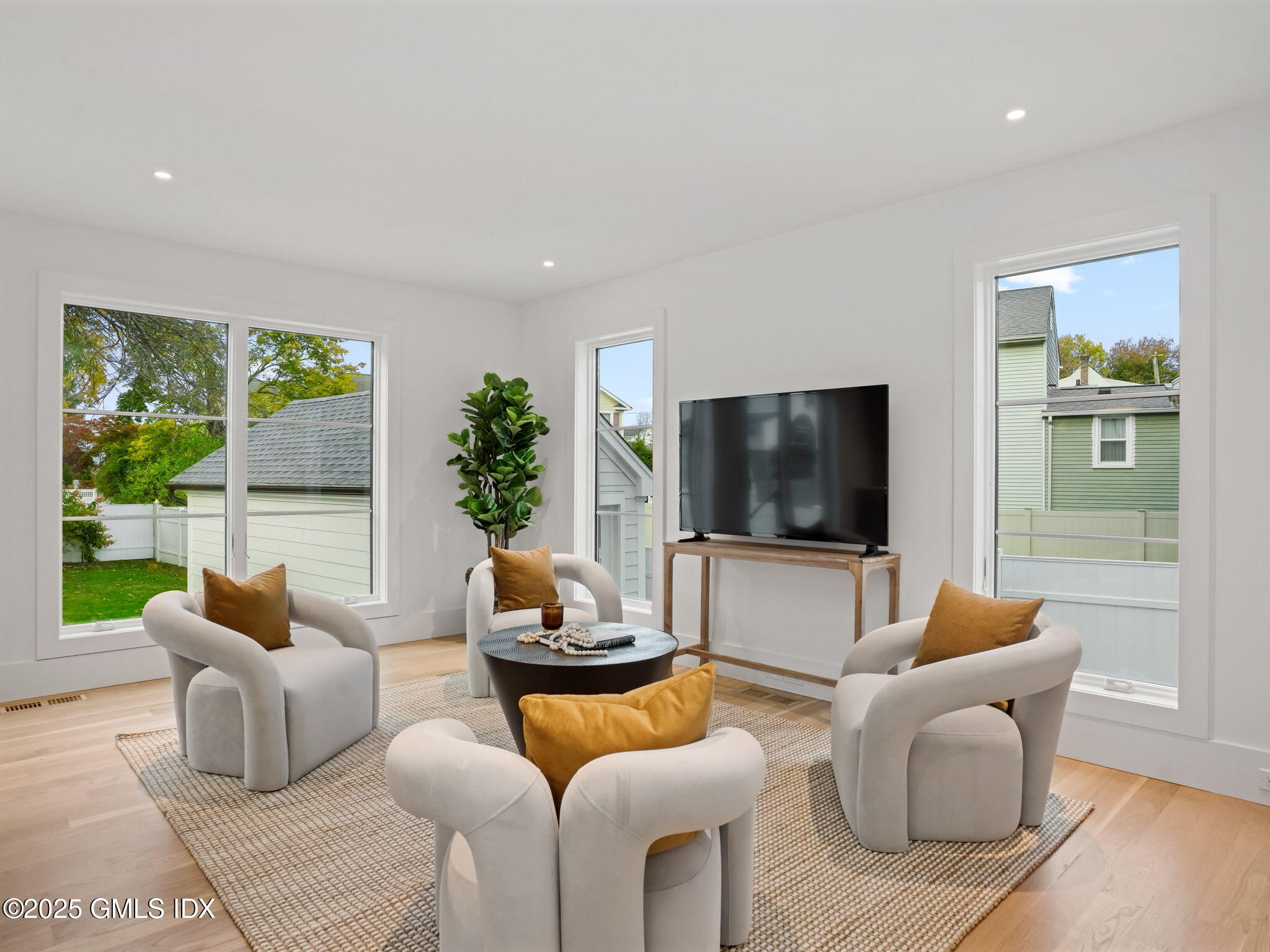 24 Valley Road, Cos Cob