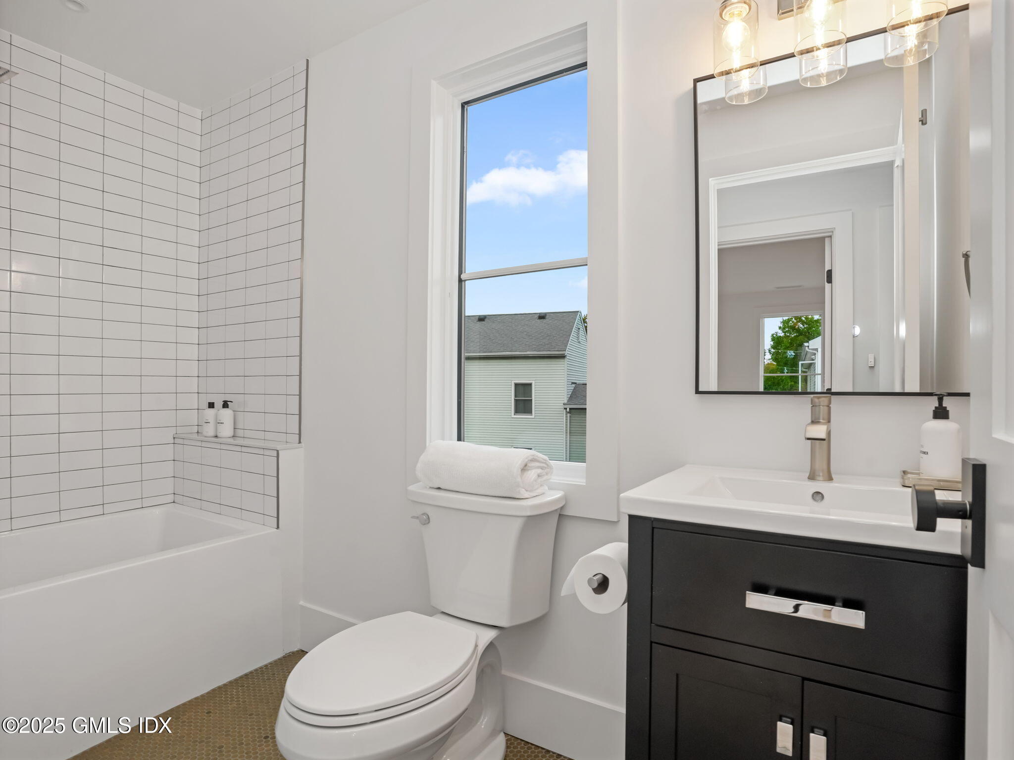 24 Valley Road, Cos Cob