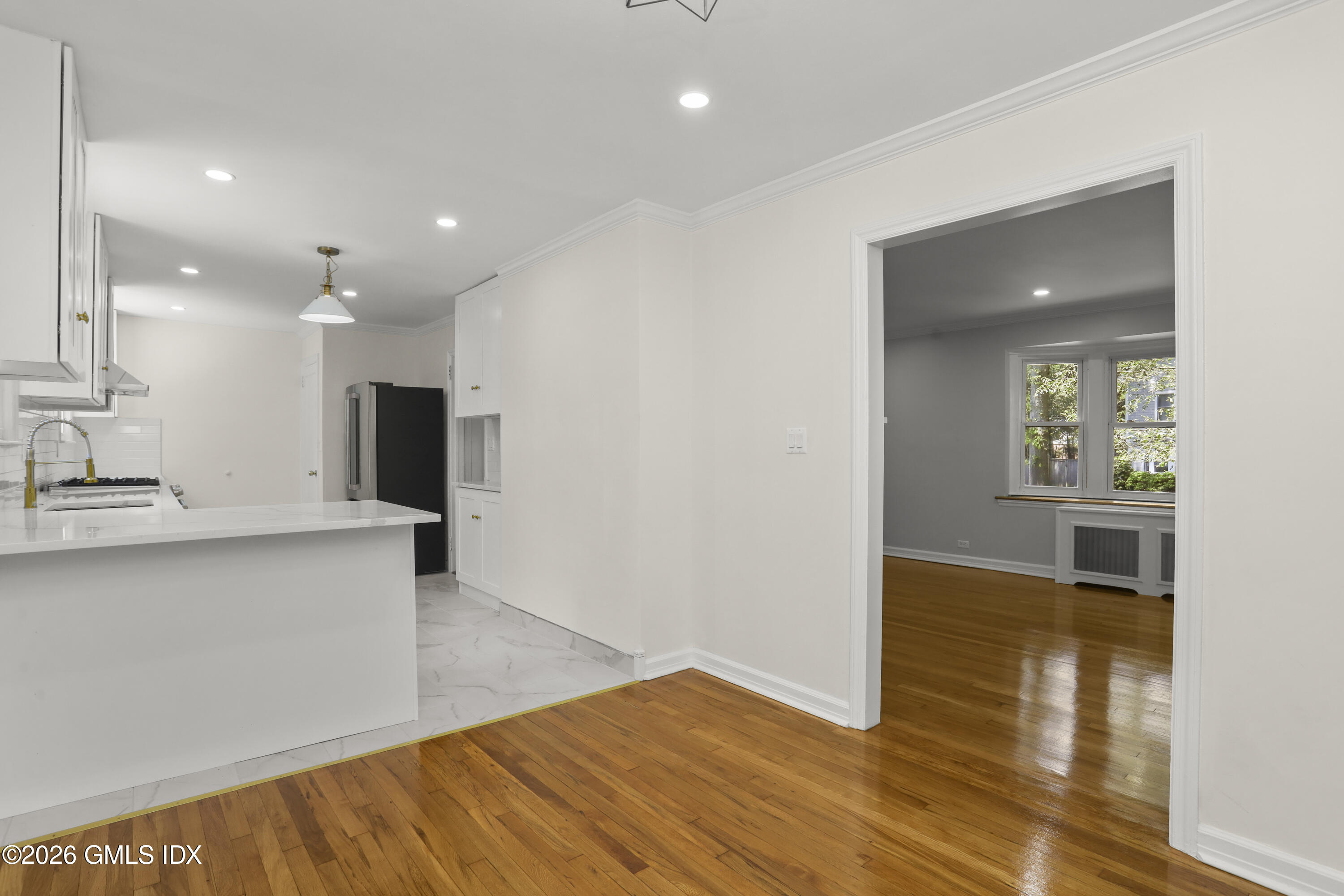 10 MacArthur Drive