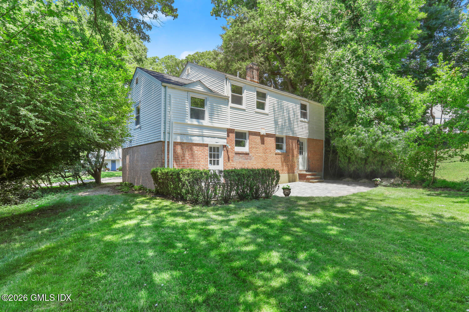 10 MacArthur Drive