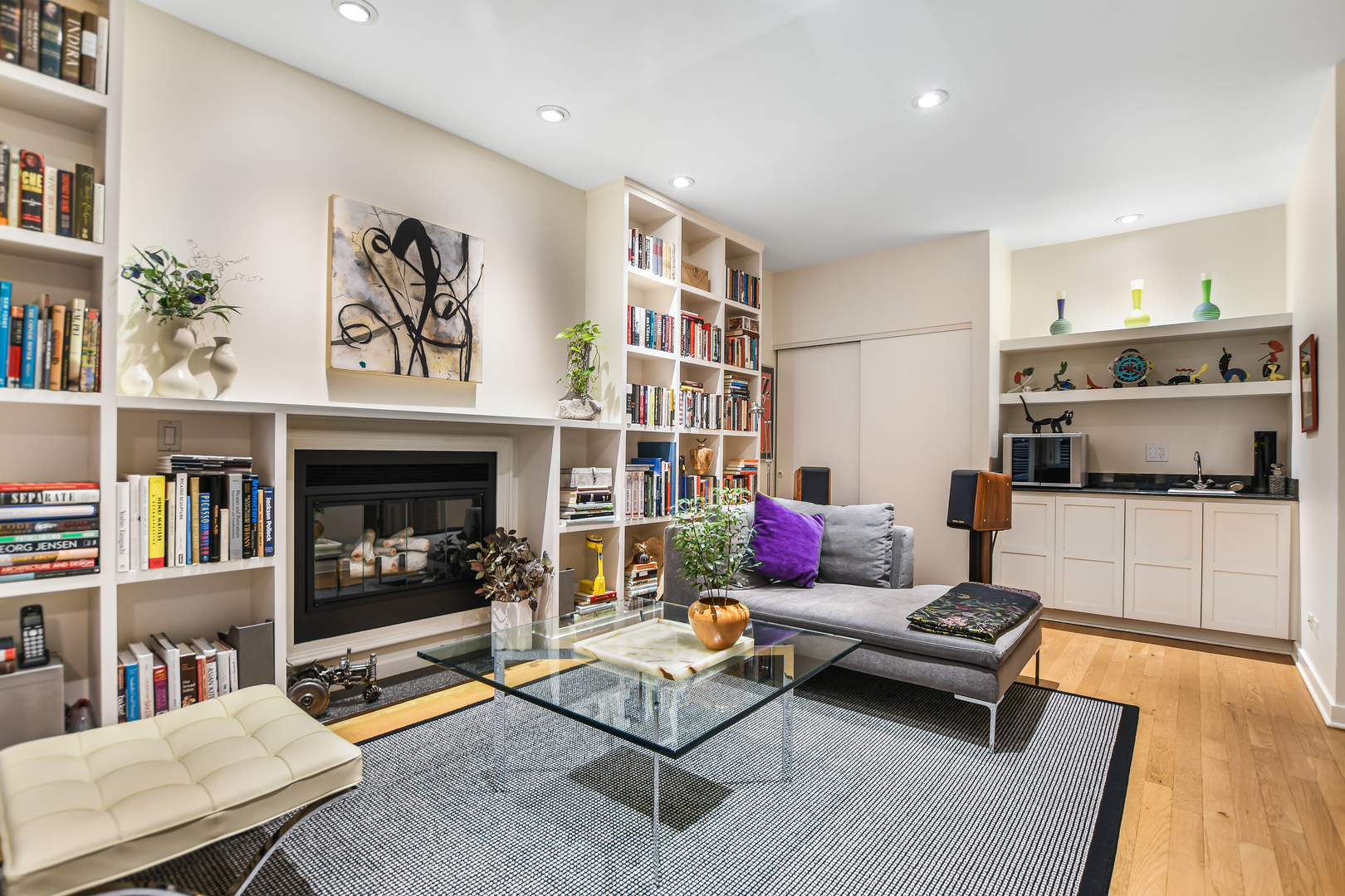 2145 N Clark Street Unit: F