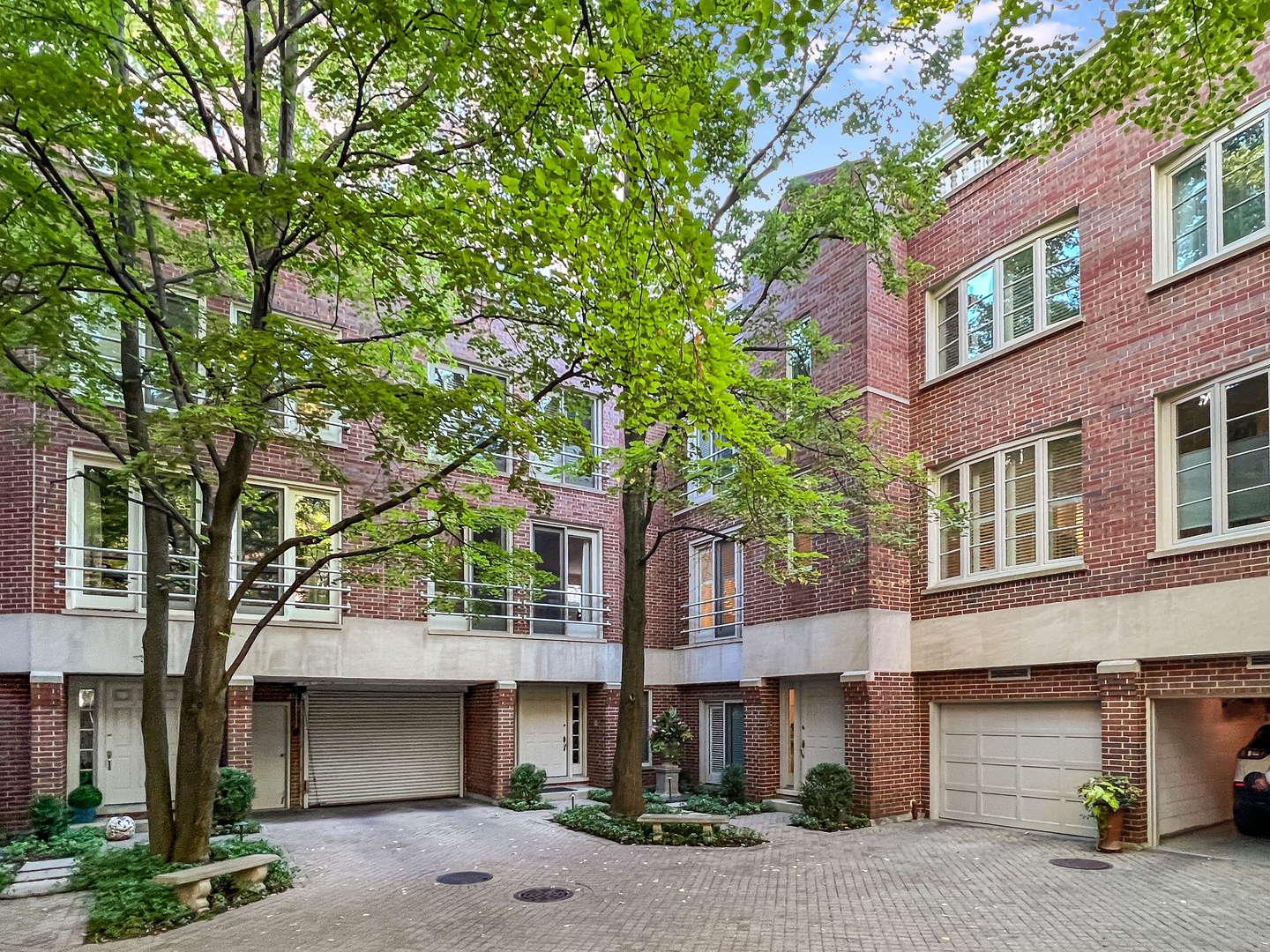 2145 N Clark Street Unit: F