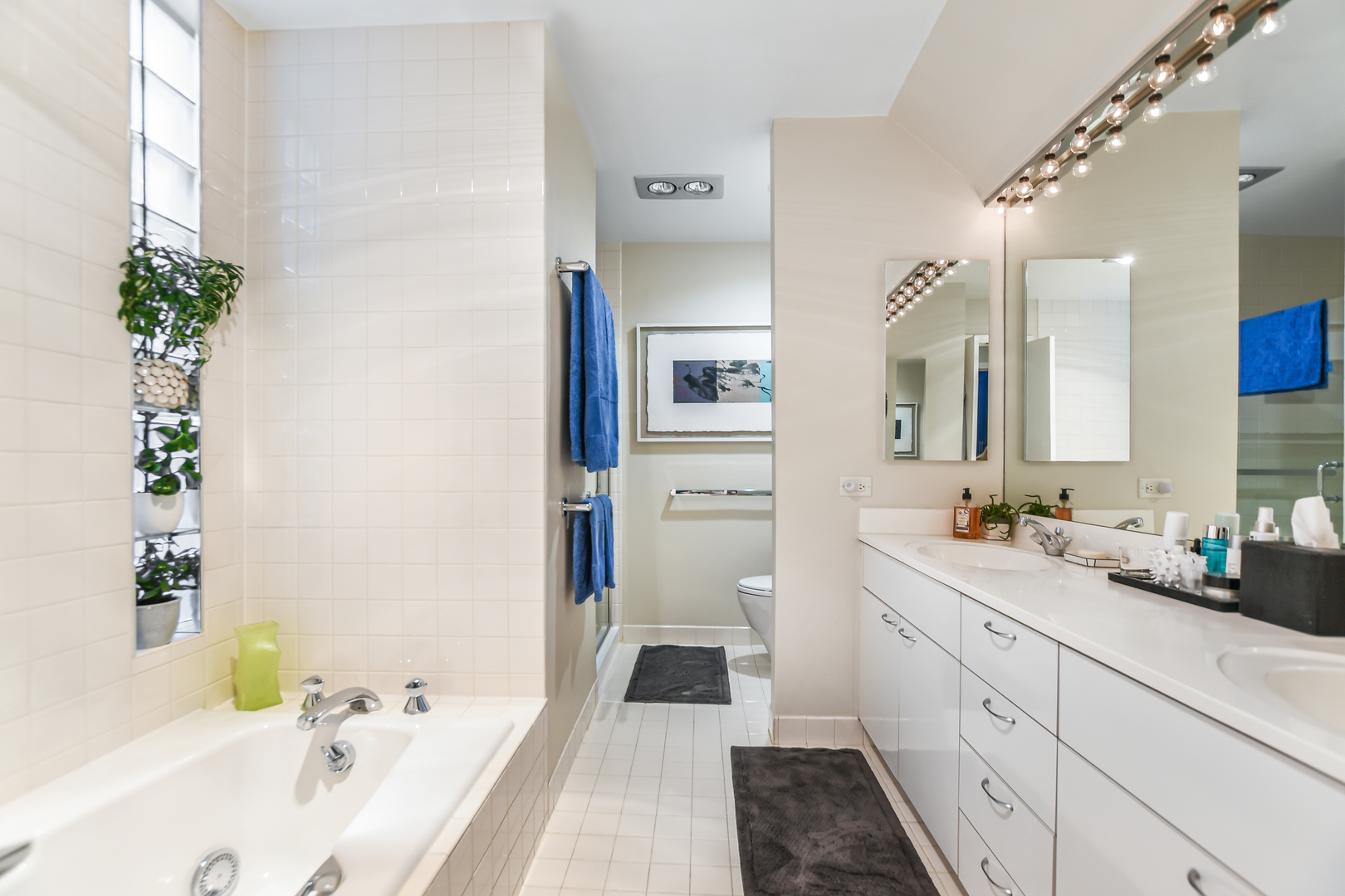2145 N Clark Street Unit: F