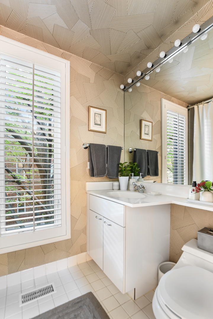 2145 N Clark Street Unit: F