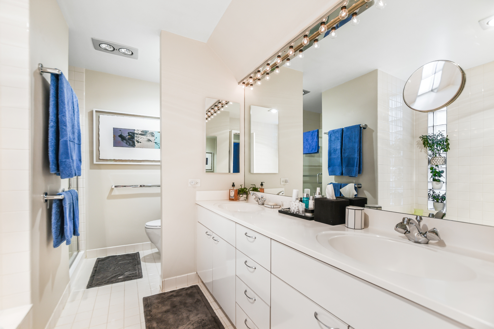 2145 N Clark Street Unit: F