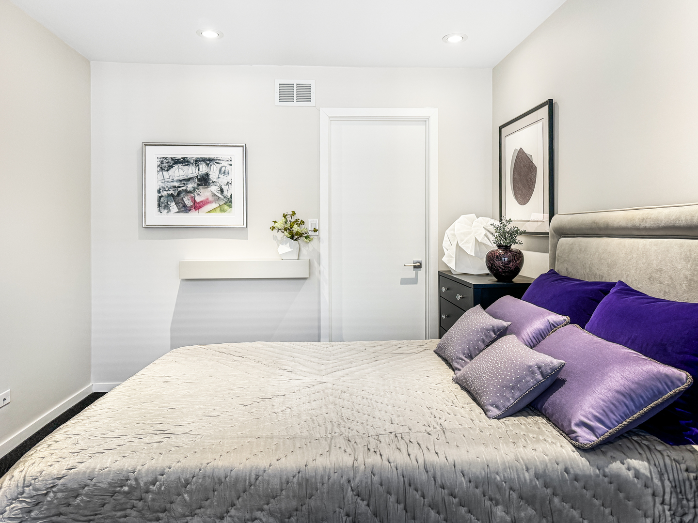 2145 N Clark Street Unit: F
