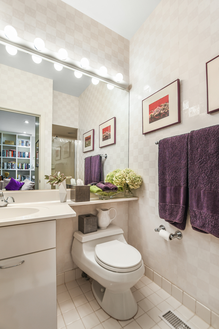 2145 N Clark Street Unit: F