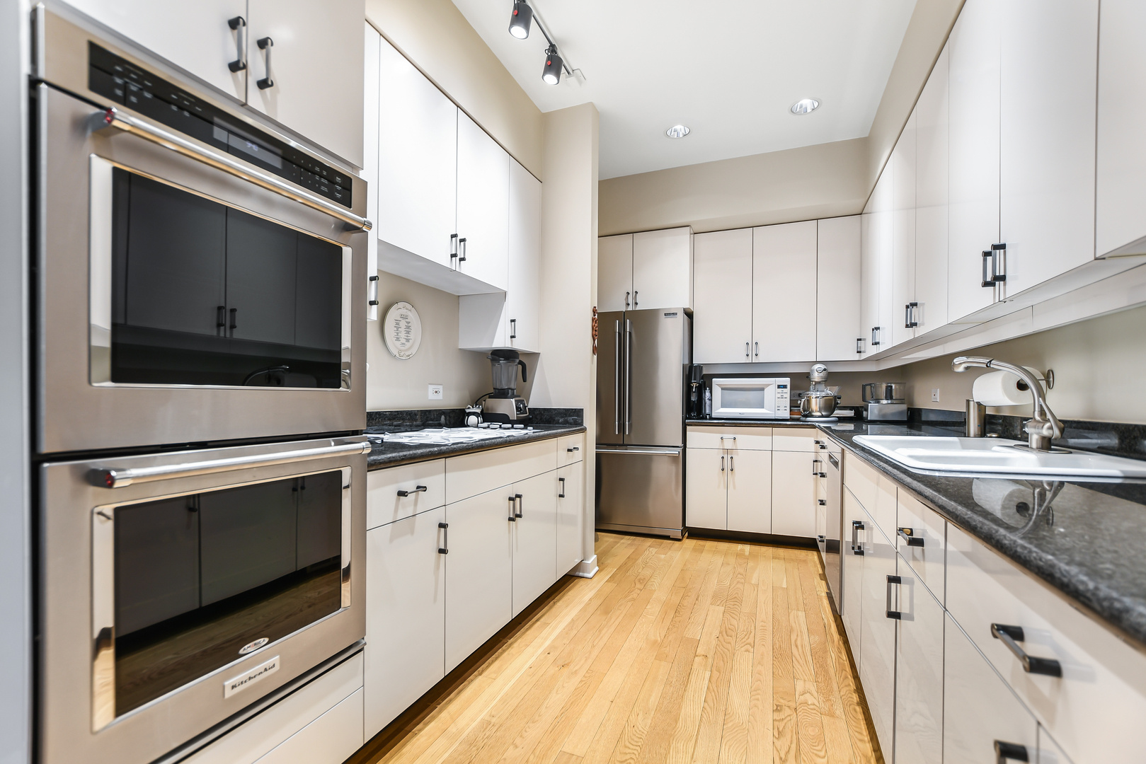 2145 N Clark Street Unit: F