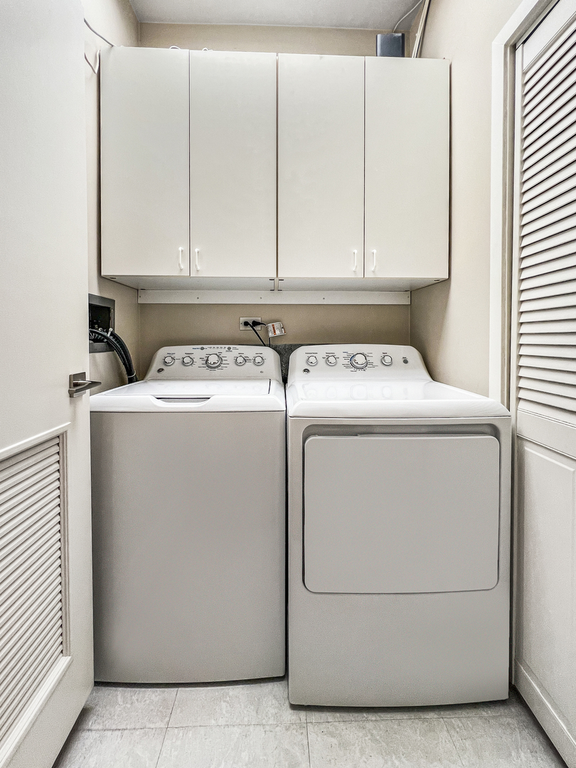 2145 N Clark Street Unit: F