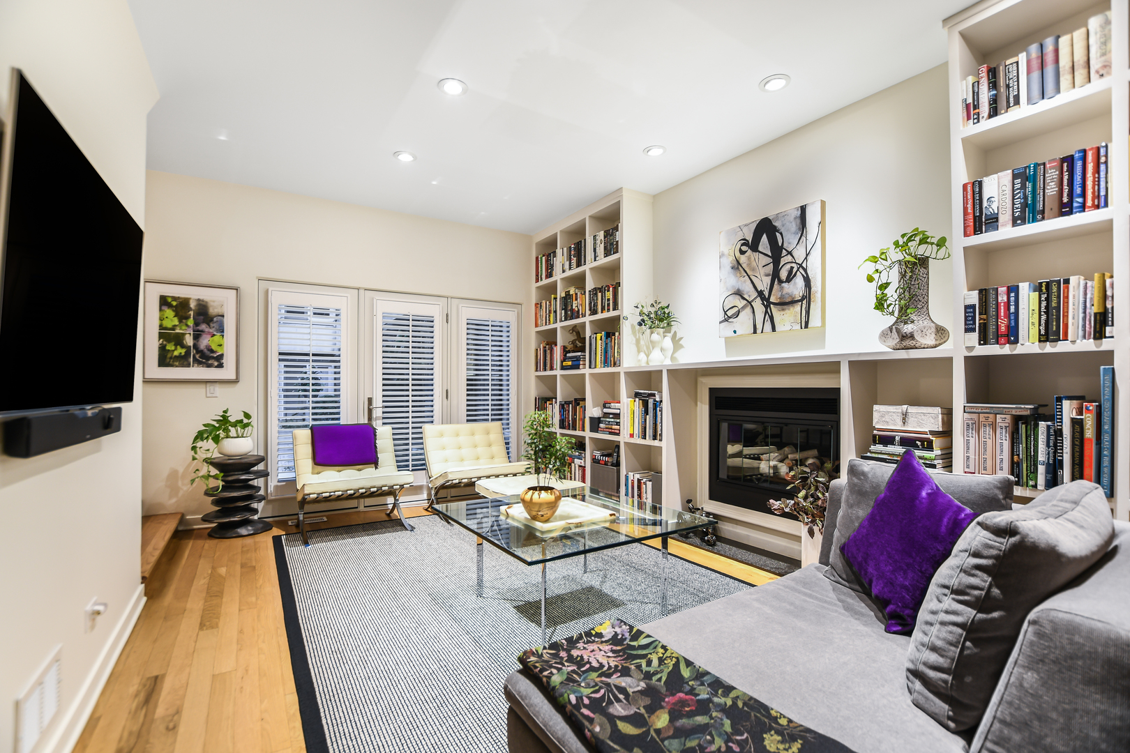 2145 N Clark Street Unit: F