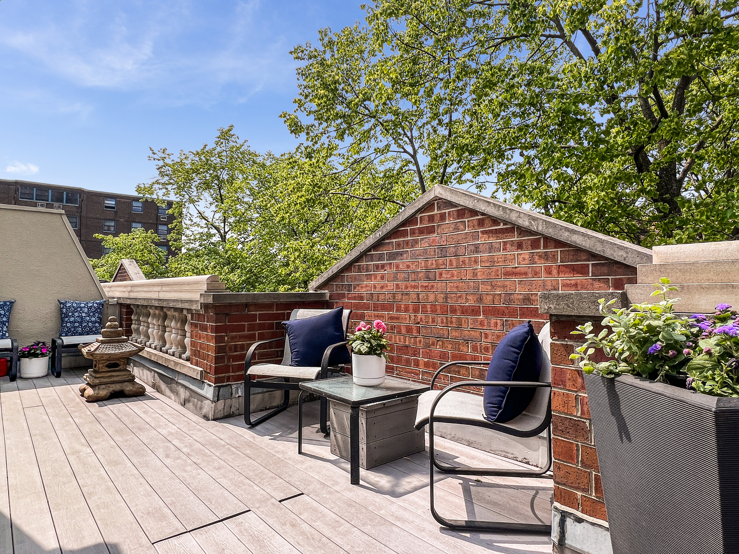 2145 N Clark Street Unit: F