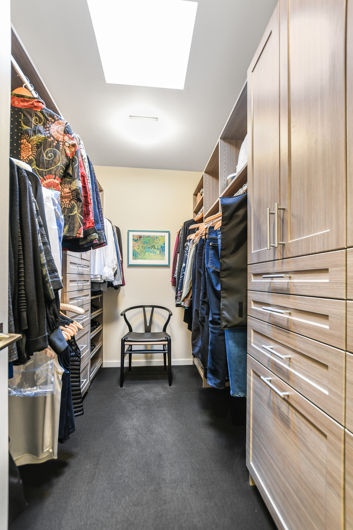 2145 N Clark Street Unit: F