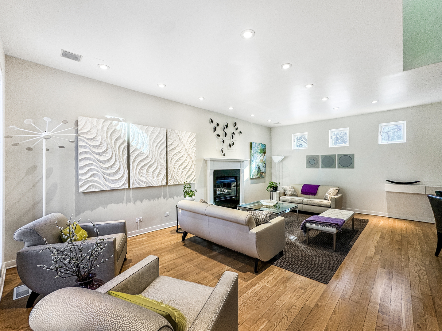 2145 N Clark Street Unit: F
