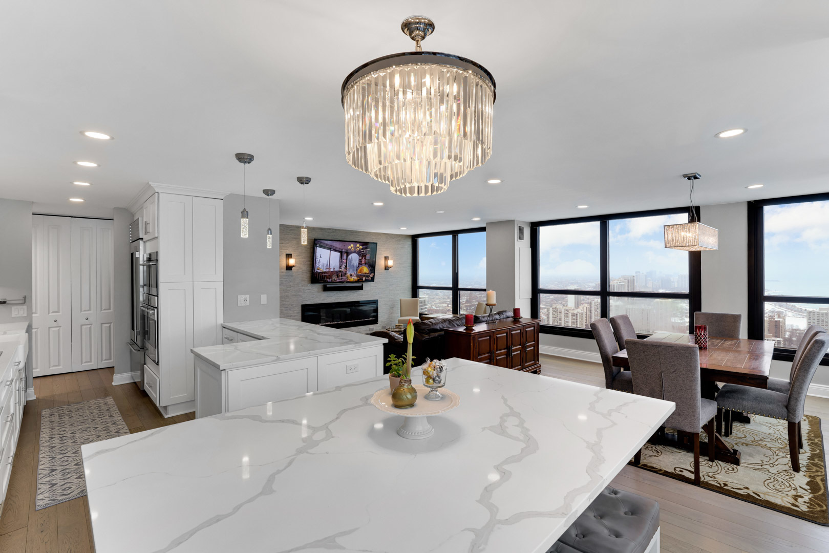 1030 N STATE Street Unit: 47EF