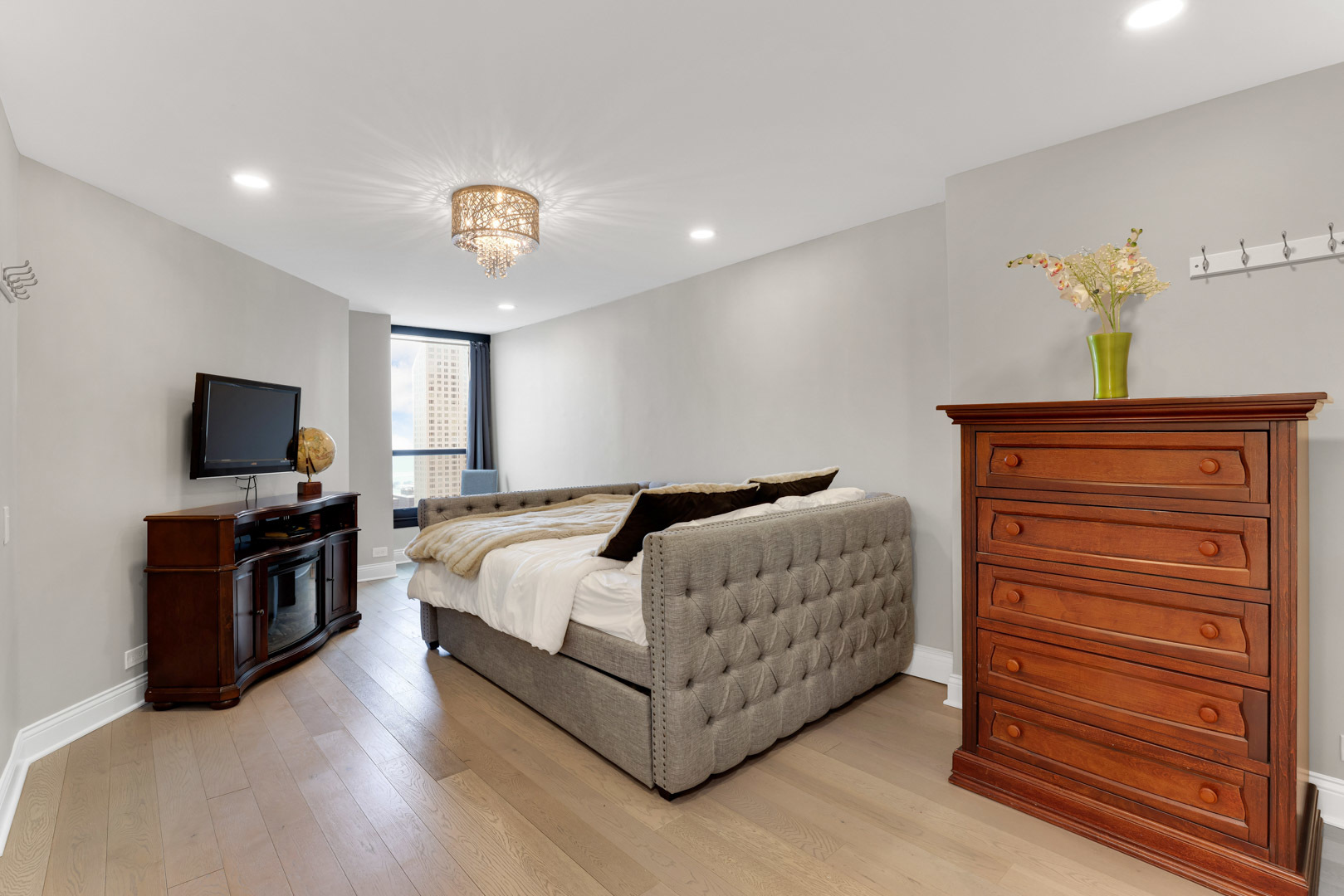 1030 N STATE Street Unit: 47EF