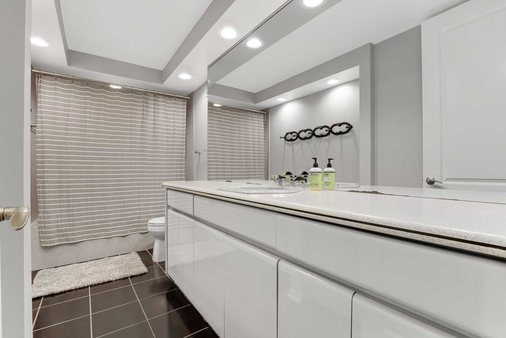 1030 N STATE Street Unit: 47EF